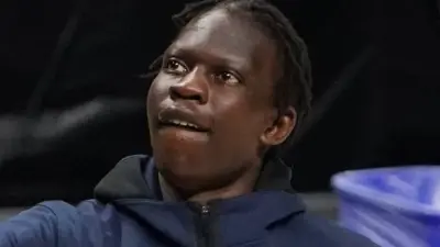 Bol Bol warming up