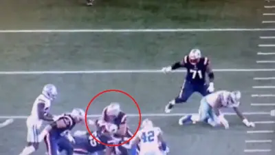David Andrews dives at Randy Gregory