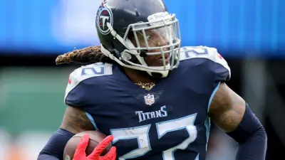 Derrick Henry rushes