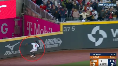 Eddie Rosario catches a ball at the wall