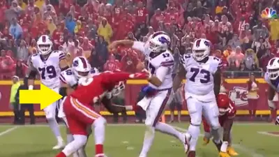 Frank Clark gets ready to hit Josh Allen