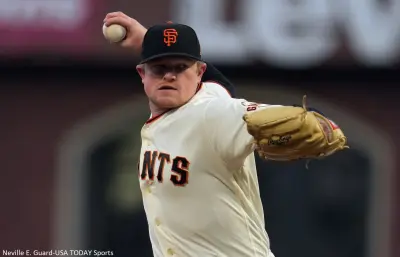 Logan Webb pitches