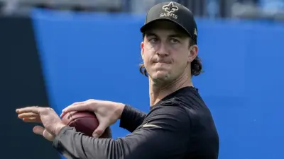 Trevor Siemian warming up