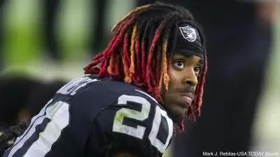 Damon Arnette on the sideline