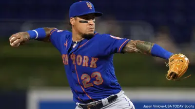 Javier Baez makes throw