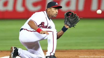 Julio Lugo fields a throw