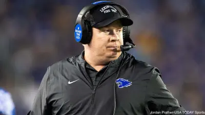 Mark Stoops patrols the sideline