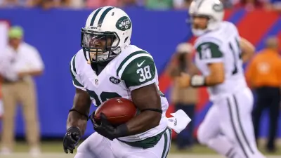 Zac Stacy rushes for the Jets