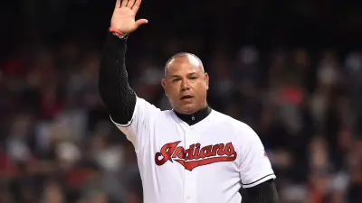 Carlos Baerga waves