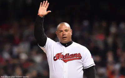 Carlos Baerga waves