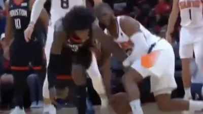 Chris Paul fighting for a loose ball