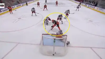 Connor McDavid scores