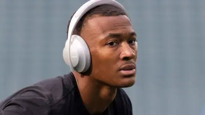 Devonta Smith warming up
