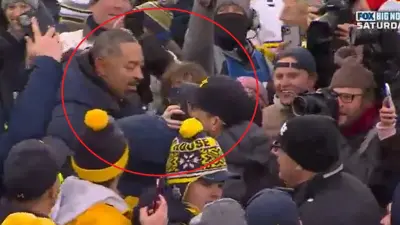 Juwan Howard congratulates Jim harbaugh