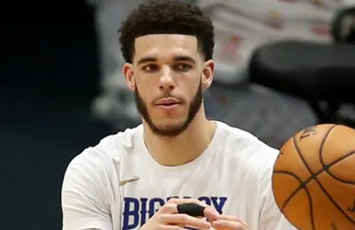 Lonzo Ball warming up