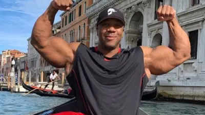 Shawn Rhoden flexes