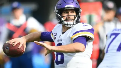 Kirk Cousins drops back to pass