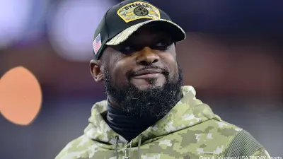 Mike Tomlin smiles during a game