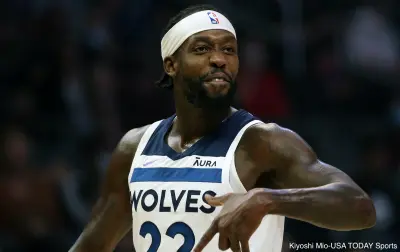Patrick Beverley celebrates a play