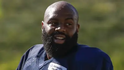 Akiem Hicks smiling