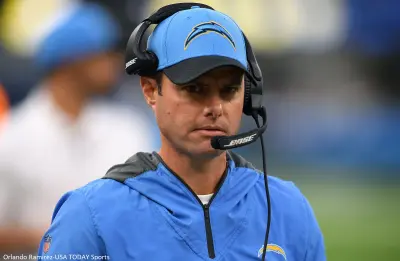 Brandon Staley on the sidelines
