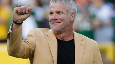 Brett Favre with an arm raised