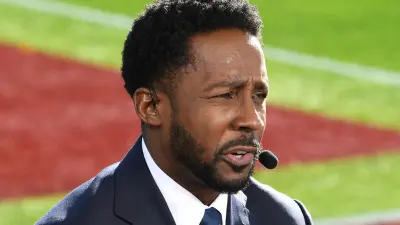 Desmond Howard with a headset on