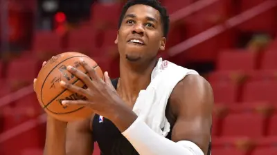 Hassan Whiteside warming up