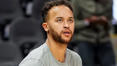 Kyle Anderson warming up