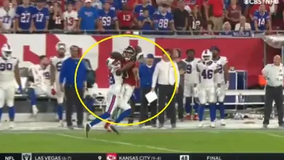 Mike Evans tangled with Levi Wallace