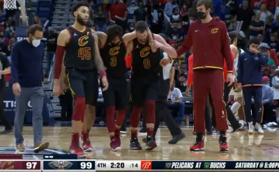 Ricky Rubio limping