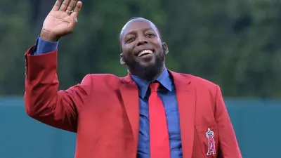 Vladimir Guerrero waving to the crowd