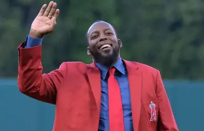 Vladimir Guerrero waving to the crowd