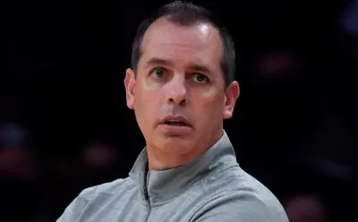 Frank Vogel looking on