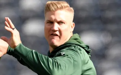 Josh McCown throwing