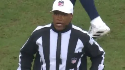 NFL ref Shawn Smith making a cal