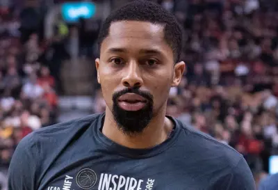 Spencer Dinwiddie looking on