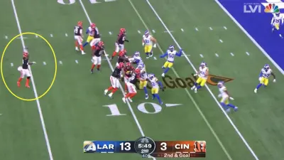 Joe Mixon throws a touchdown pass in the Super Bowl