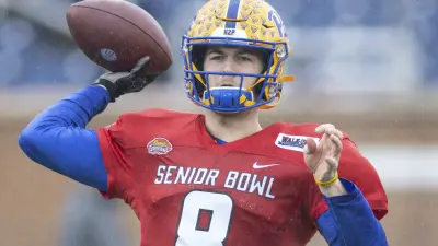 Kenny Pickett throws at the Senior Bowl