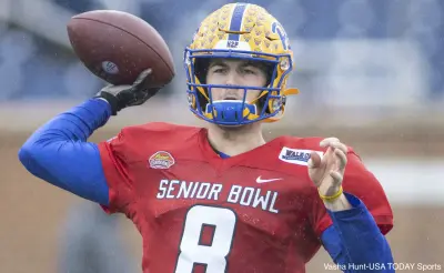 Kenny Pickett throws at the Senior Bowl