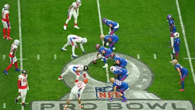 Players on the field at the Pro Bowl