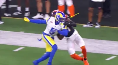 Tee Higgins grabs Jalen Ramseys facemask