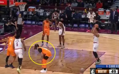 Cole Anthony mooning an opponent