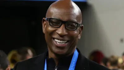Eric Dickerson before a game
