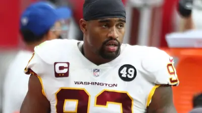 Jonathan Allen in pads