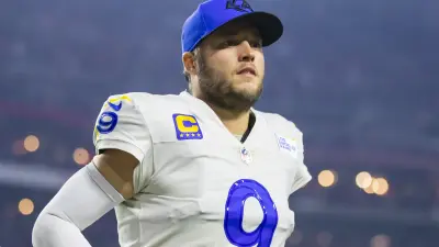 Matthew Stafford jogging