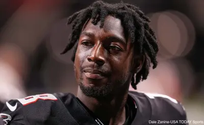 Calvin Ridley without a helmet