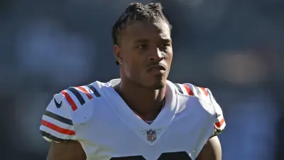 Deon Bush without a helmet