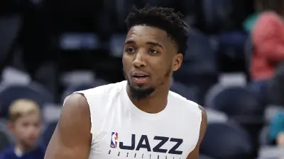 Donovan Mitchell warming up