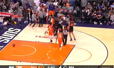 Julius Randle in a skirmish